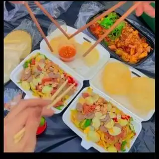 combo 2 món tré trộn siêu ngon +chân gà sốt thái nhỏ  +Coca +bánh phồng  - 140.000 ₫ tại Ngọc Loan Thanh Trúc - Tré Trộn & Chân Gà Sốt Thái - Lê Hồng Phong