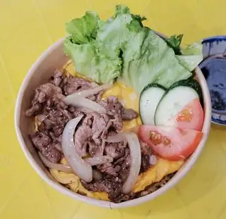 Cơm chiên bò phủ trứng - 60.000 ₫ tại Cơm Tôm Bò Phủ Trứng 962 - Cách Mạng Tháng 8