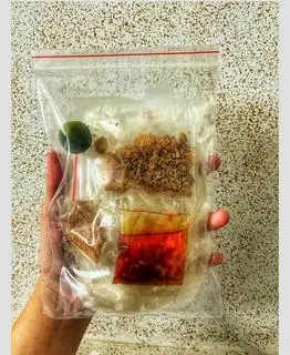 Bịch bánh tráng muối tắc sate - 19.000 ₫ tại Bánh Tráng Yến Nhân - Xô Viết Nghệ Tĩnh