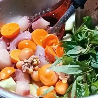 Mix Trứng non + Râu Bạch Tuột Sốt Thái - 105.000 ₫ tại Ăn Là Ghiền - Chân Gà Sốt Thái - Đội Cung