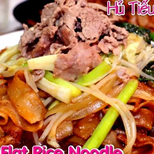 Phở xào BÒ + TRỨNG OPLA  - 45.000 ₫ tại Bột Chiên Giòn Giòn & Nui Xào Bò - Nguyễn Thượng Hiền