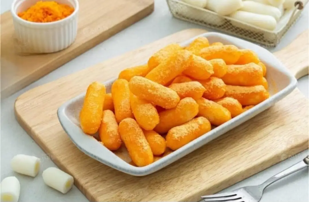 Bánh gạo nhân phô mai lắc phô mai (10 thanh) - 45.000 ₫ tại HTV Quán - Tokbokki, Mì Trộn & Gà Rán - Tôn Đản