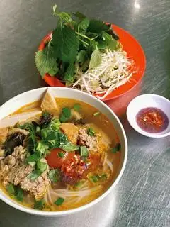 Canh bún cua ốc chả - 55.000 ₫ tại Thảo Bún Riêu Bồn Nước 575 - Điện Biên Phủ