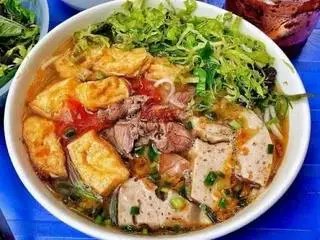 Hình ảnh Bánh Đa Đỏ Trứng Vịt Lộn