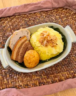 Hình ảnh Xôi Xéo Thịt Kho, Chả Mỡ, Trứng Kho