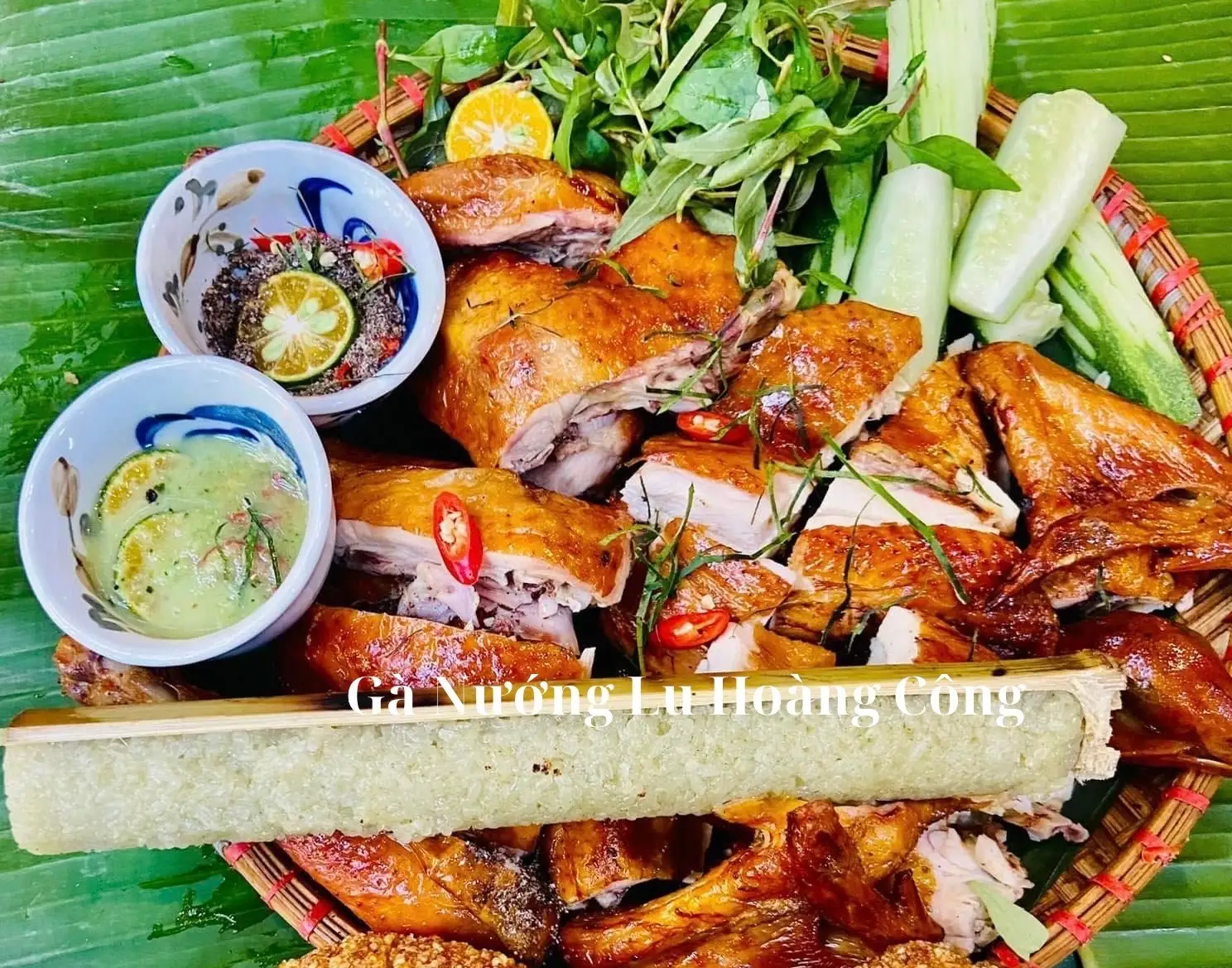 Hình ảnh Combo 1 Con Gà Nướng Lu + 1 Cơm Lam + 5 Bánh bao sữa chiên