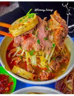Bún bò tái - 48.000 ₫ tại Bún Bò Huế Bảo Duy - Tôn Đản