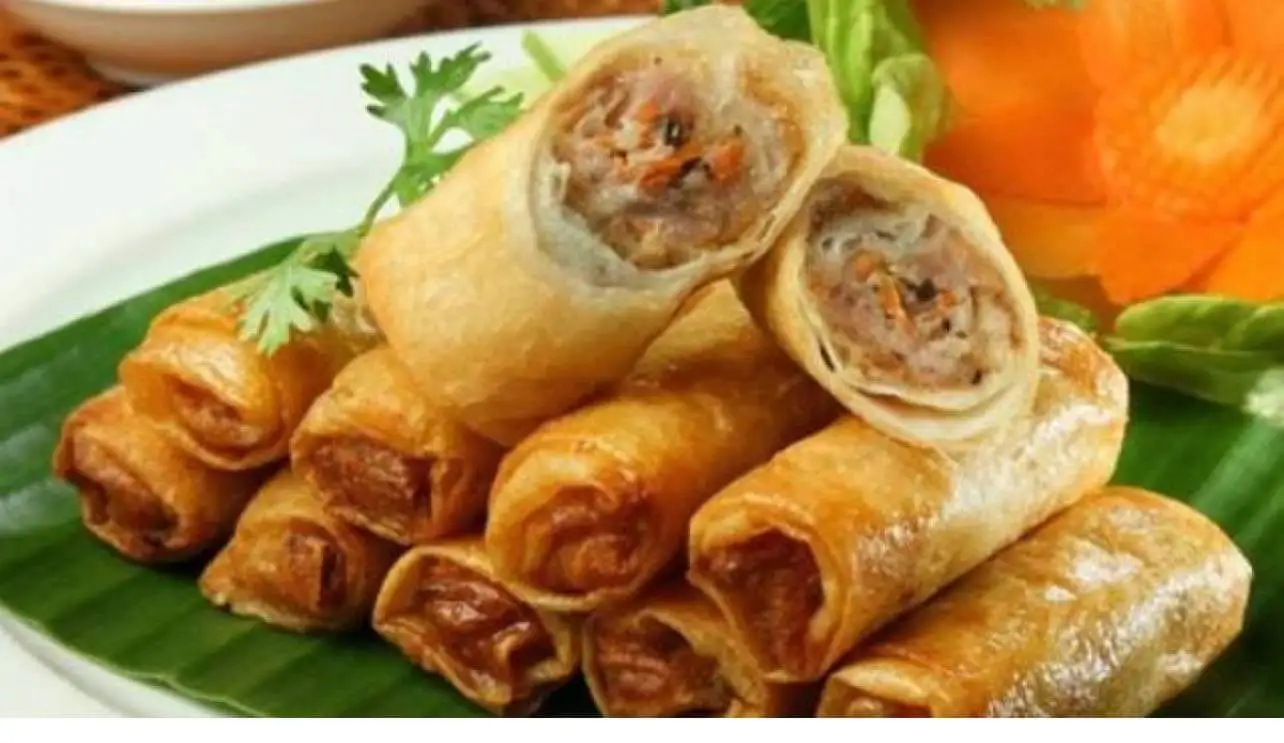 Chả giò nhà làm - 8.000 ₫ tại  Ăn Vặt Chị Na - Cá Viên Chiên & Mỳ Trộn - An Dương Vương