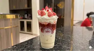 Hình ảnh SỮA DÂU SẤY GIÒN KEM CHEESE