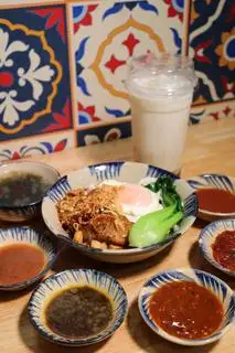 Hình ảnh Mì trộn ba rọi trứng chiên