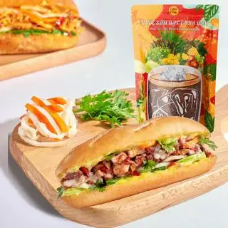 Bánh mì thịt nướng - nước sâm hạt é nha đam - 67.200 ₫ tại Bánh Mì Chim Chạy - Nguyễn Thị Minh Khai