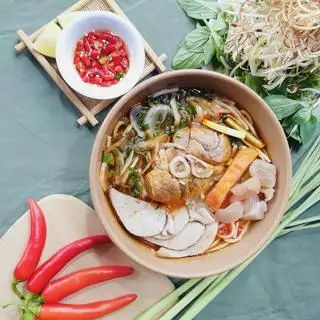 Hình ảnh Bún bò đặc biệt có giò