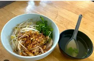 Hình ảnh phở gà trộn thường 
