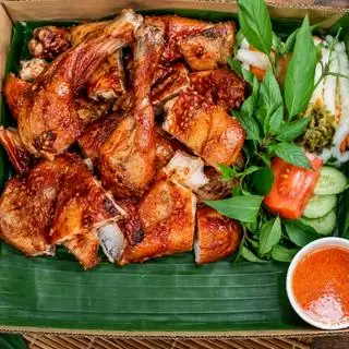 Hình ảnh 1/2 con gà cô đơn sốt bí truyền