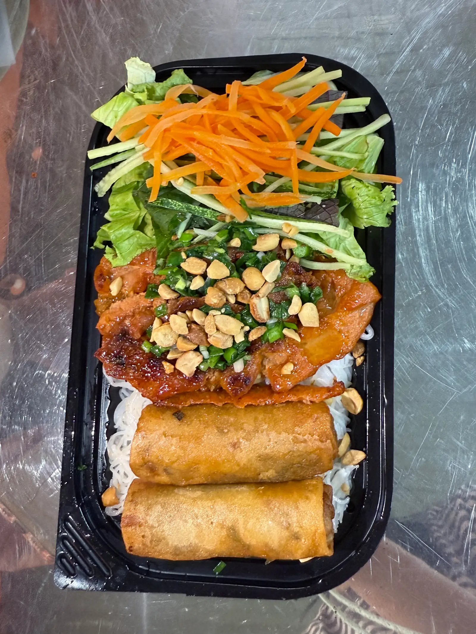Bún thịt nướng chả giò - 69.000 ₫ tại Bún Thịt Nướng & Bánh Hỏi Kim Oanh - Phan Văn Trị
