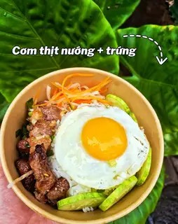 Hình ảnh Cơm thịt nướng, trứng ốp la