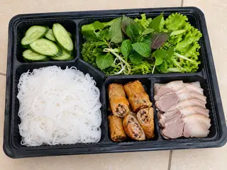 Hình ảnh Bún nem rán Hà Nội- thịt bắp luộc