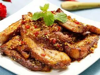 Cơm Ba Rọi Chiên Sả - 44.000 ₫ tại Cơm Trưa Bình Dân - Điện Biên Phủ