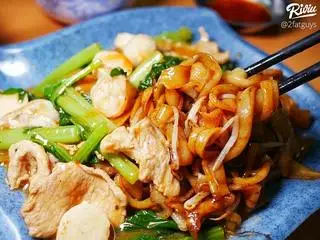 Hủ tiếu xào thập cẩm - 69.000 ₫ tại Đỉnh Ký - Hủ Tiếu Mì Sủi Cảo & Cơm Chiên - Đường Số 2