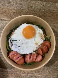 Hình ảnh Mì Trộng Trứng Xúc Xích 