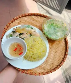 Cơm gà xé gỏi - 55.000 ₫ tại Cơm Gà Ta Trúc Hương - Gỏi Gà & Miến Gà - Phạm Hùng