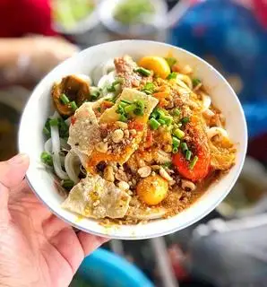 Mì Quảng Đầy Đủ - 62.000 ₫ tại Quán O Huệ - Bún Bò Gốc Huế & Mì Quảng - Bùi Đình Tuý