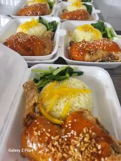 Hình ảnh Cơm gà sốt phomai