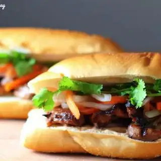 Hình ảnh Bánh mỳ thịt xiên mật ong 3 xiên