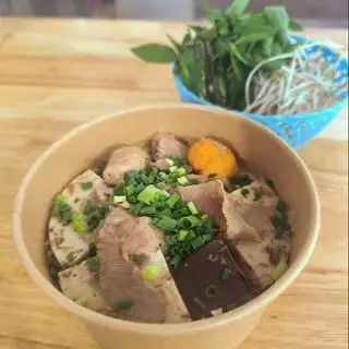 Hình ảnh Bún Bò Huế Không Móng Thay Bằng Giò Tai