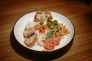 Bánh ướt - giò chả thượng hạng - 45.000 ₫ tại Bánh Cuốn Nóng 66 - Bùi Đình Tuý