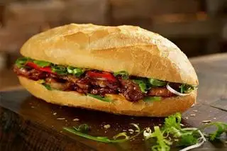 Bánh Mì Kẹp Nhân Bò Chiên - 32.000 ₫ tại Bánh Mì Hà Nội - Nguyễn Biểu