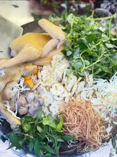 1/2 con gà xé phay gỏi măng cụt + 1 cháo hoặc miến - 305.000 ₫ tại Thuỷ 24 - Miến, Cháo & Gỏi Gà Ta - Đặng Chất
