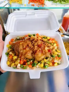 Hình ảnh Cơm Gà Sốt Mắm Tỏi