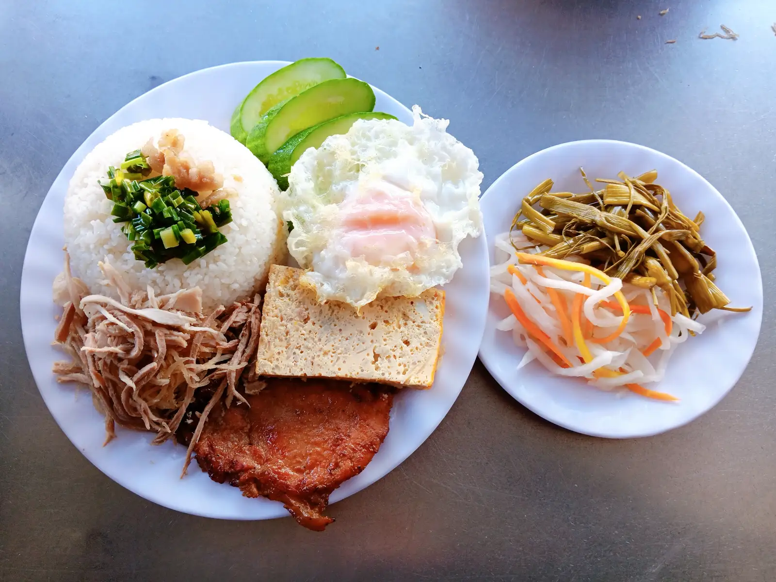 Cơm sườn bì chả trứng - 87.000 ₫ tại Cơm Tấm Thuận Phong - Gò Ô Môi