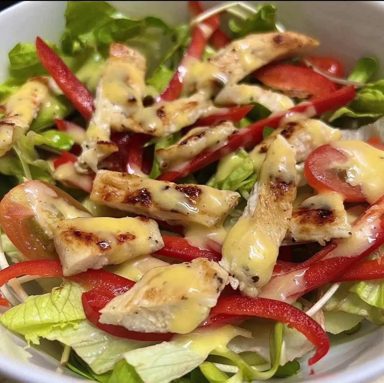 Hình ảnh salad ức gà sốt chanh dây