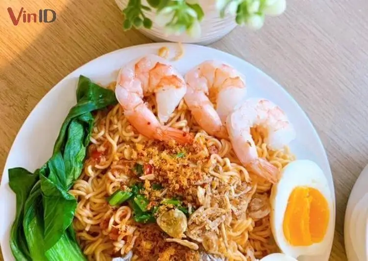 Mì trộn tôm trứng lòng đào - 65.000 ₫ tại Mì Trộn & Milk Tea My Bon - Bùi Đình Túy