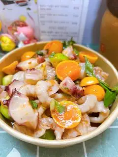 Đặc biệt 3 size M: Chân Gà Rút Xương Lớn + Bạch Tuộc + Trứng Non Sốt Thái - 85.000 ₫ tại Bé Út Chân Gà - Chân Gà Sốt Thái Rút Xương & Bạch Tuộc Sốt Thái - Bùi Đình Túy