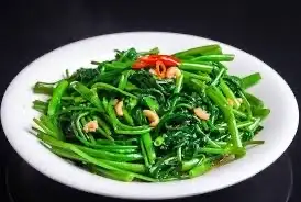 Rau muống xào tỏi - 59.000 ₫ tại Lẩu Bò Hân Quận 5 - Nguyễn Biểu