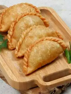Bánh gối cà ri x 1 - 28.000 ₫ tại Twelve Com Ga Hai Nam Singapore - Hoàng Diệu