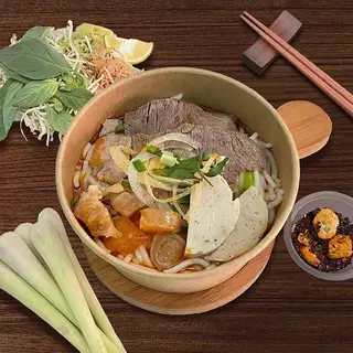 Bún bò Huế Nạm chả gân - 79.000 ₫ tại Bún Bò Huế O Hương - Bàn Cờ