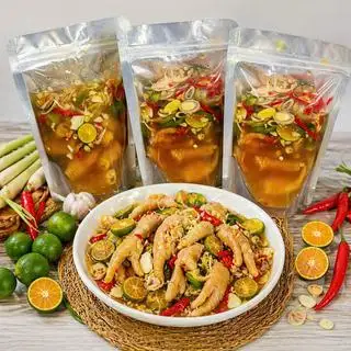 Hình ảnh Chân Gà Ngâm Sả Tắc