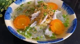 Hủ tiếu mì gà xé - 59.000 ₫ tại Hủ Tiếu Mì - Bò Kho A Mũi - Chợ Hòa Bình