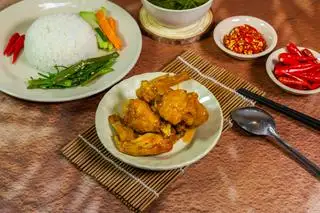 Cơm Gà Chiên Nước Mắm - 60.000 ₫ tại Cơm Tấm Yến Vy - Nguyễn Thái Sơn