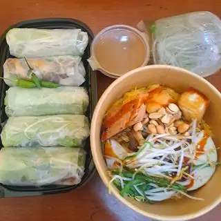 Hình ảnh Combo Hũ Tiếu Trộn Siêu ngon + Gỏi Cuốn Chay 3 Cuốn
