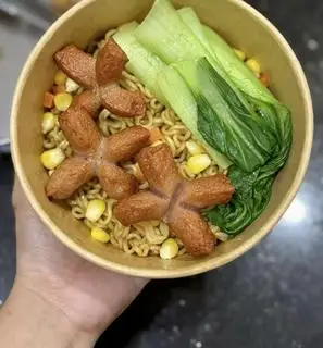 Hình ảnh mì trộn xúc xích