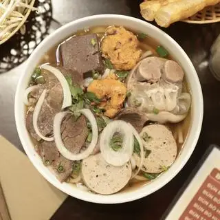 Hình ảnh Bún bò Huế chả cua