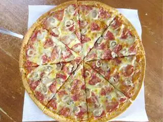 Double pepperoni and mushroom - 144.000 ₫ tại Red Tomato - Sky Garden