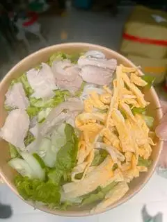 Hình ảnh Bún nước tương thịt luộc trứng sợi