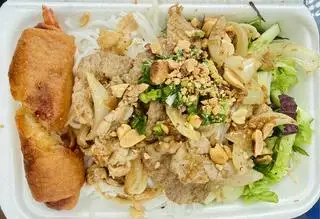 Hình ảnh Bún thịt xào chả giò