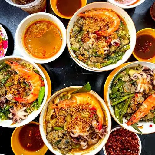 Mì thập cẩm - 65.000 ₫ tại  Mì Ốc Hến Dì Lan - Nguyễn Trường Tộ